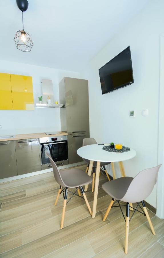 Apartment Grey&Yellow Zadar Exterior photo